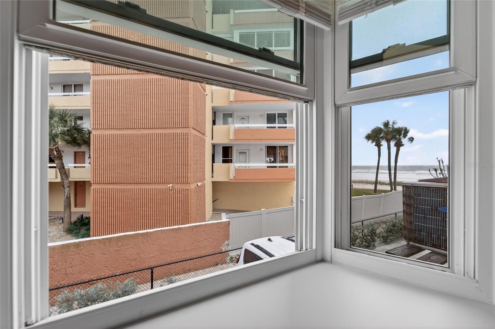 Image 79 of 95 For 17960 Gulf Boulevard 119