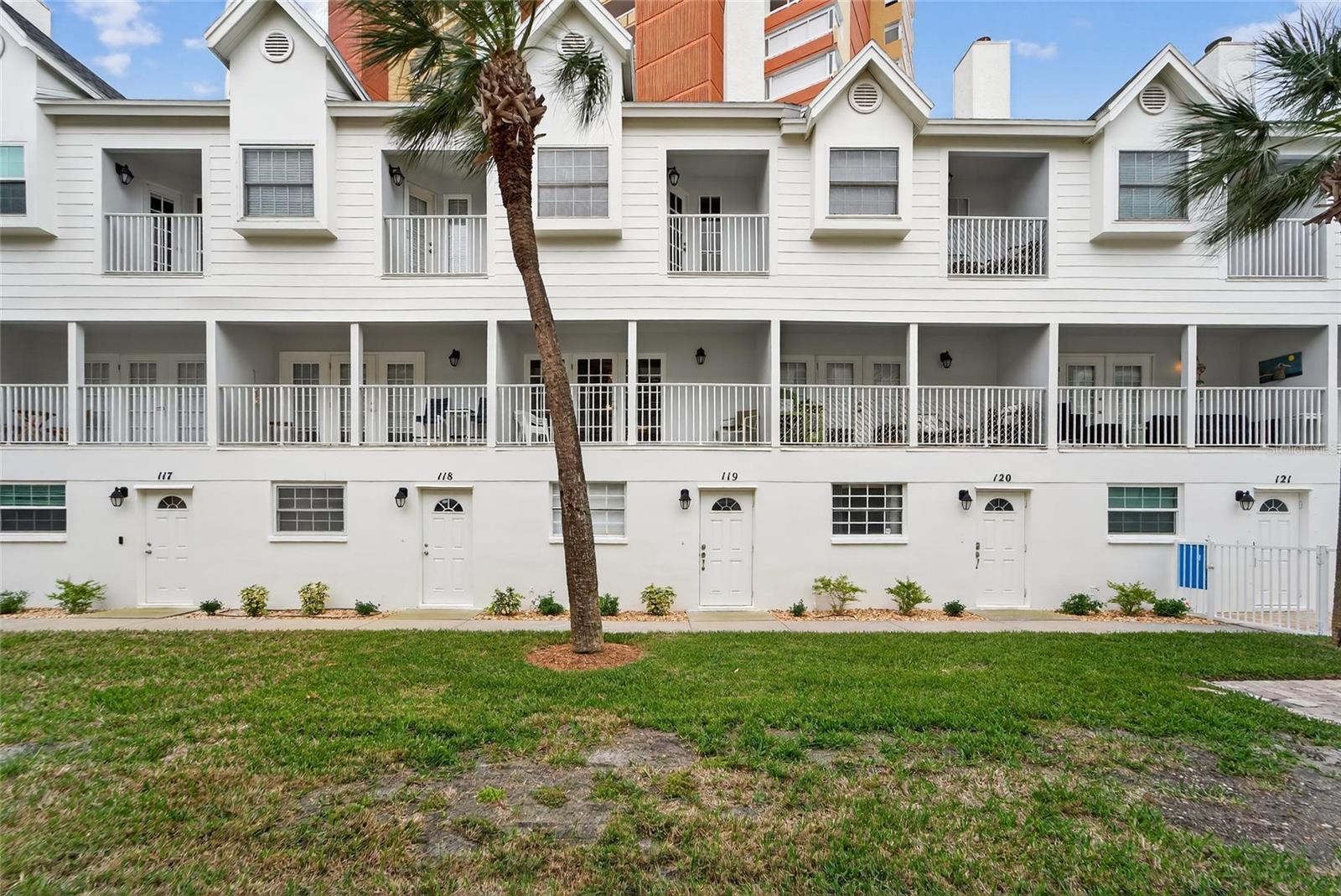 Image 80 of 95 For 17960 Gulf Boulevard 119