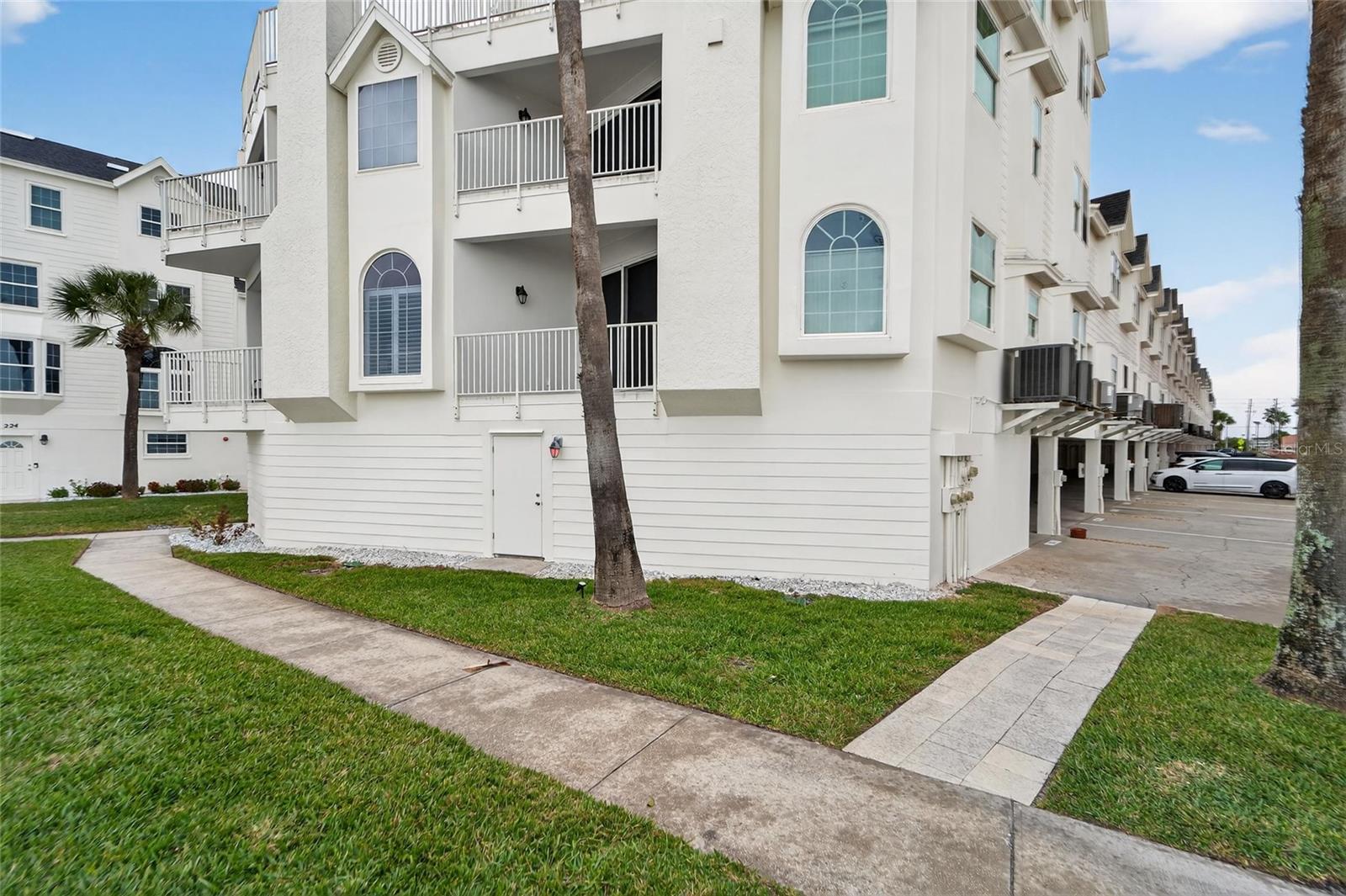 Image 83 of 95 For 17960 Gulf Boulevard 119