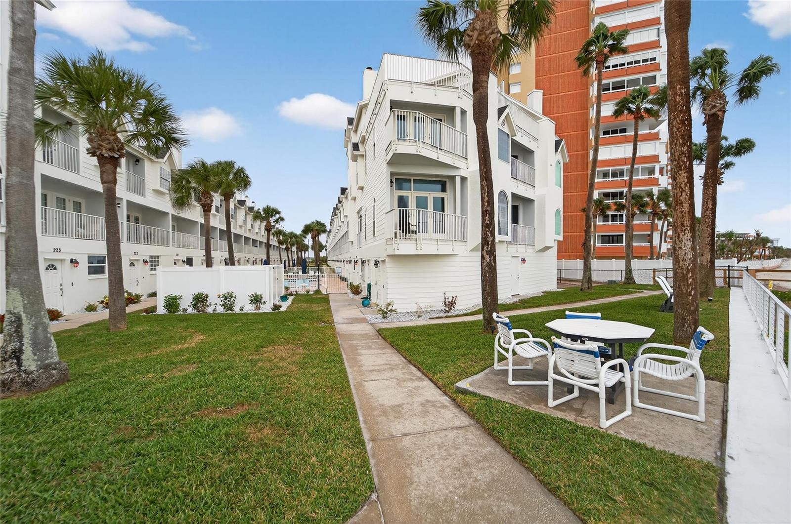 Image 84 of 95 For 17960 Gulf Boulevard 119