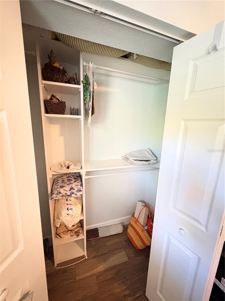 Image 29 of 42 For 820 Virginia Street 212