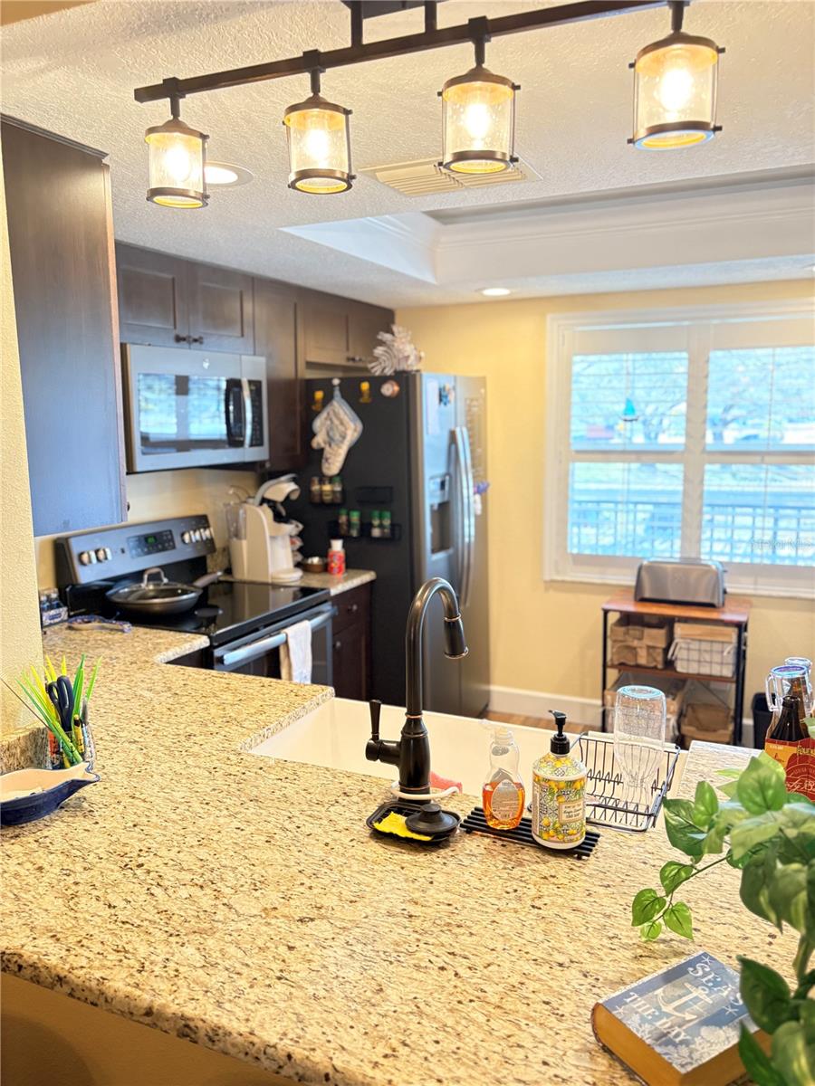 Image 3 of 42 For 820 Virginia Street 212