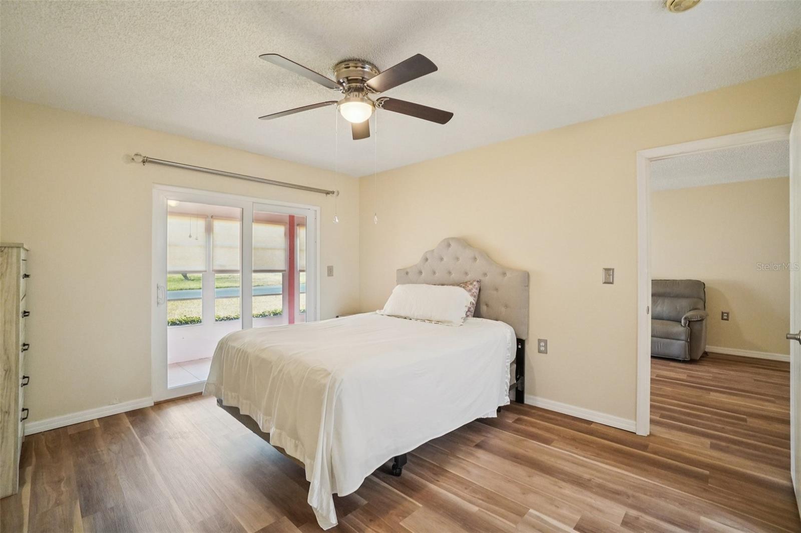 Listing photo id 15 for 11210 Carriage Hill Drive 2