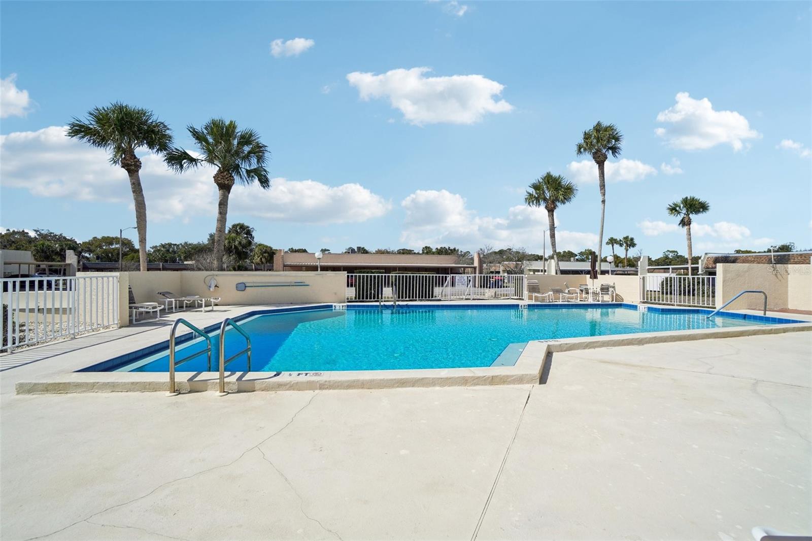 Listing photo id 31 for 11210 Carriage Hill Drive 2