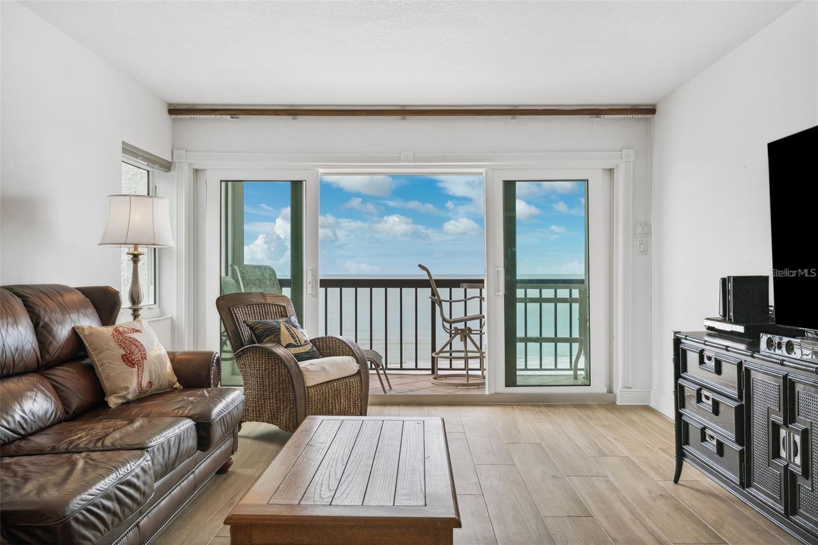 Image 17 of 44 For 19450 Gulf Boulevard 401