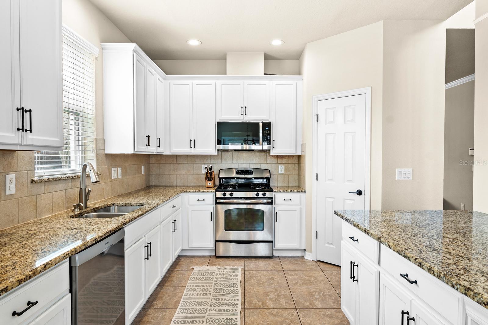 Image 11 of 36 For 15906 Starling Crossing Drive