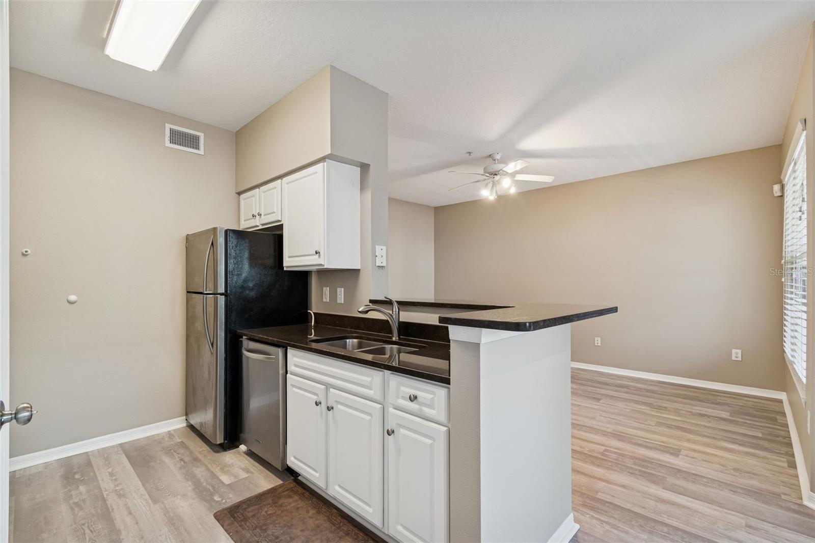 Image 15 of 83 For 1910 Palm Avenue 10205