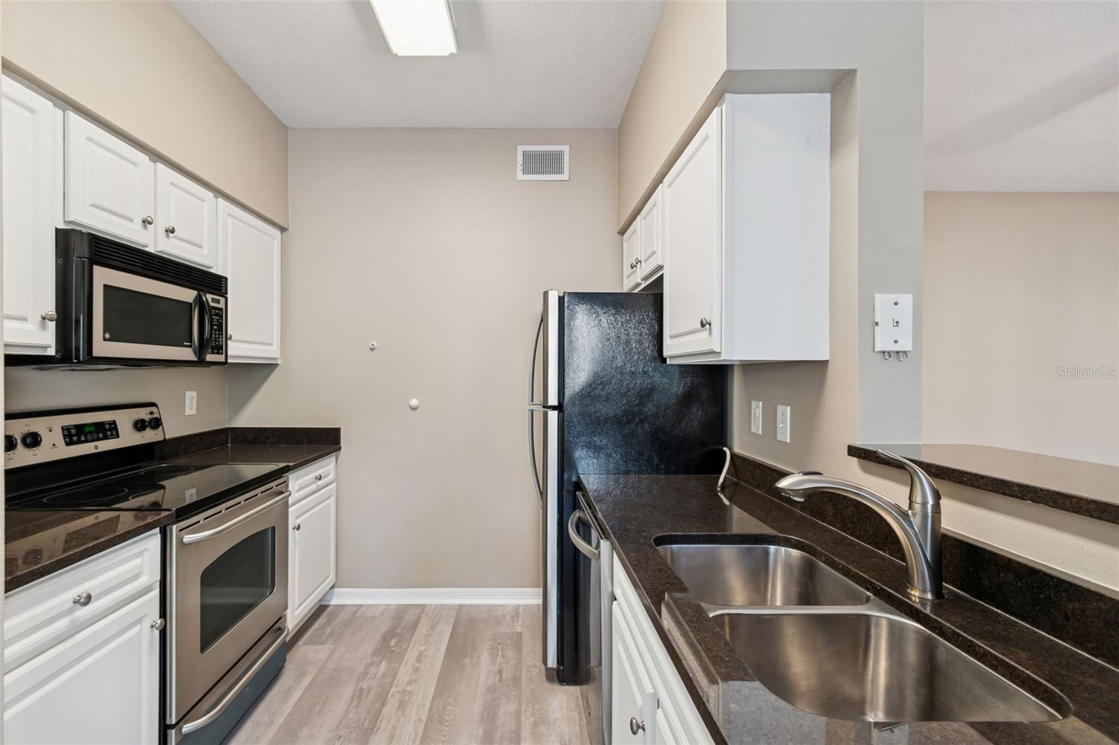 Image 18 of 83 For 1910 Palm Avenue 10205