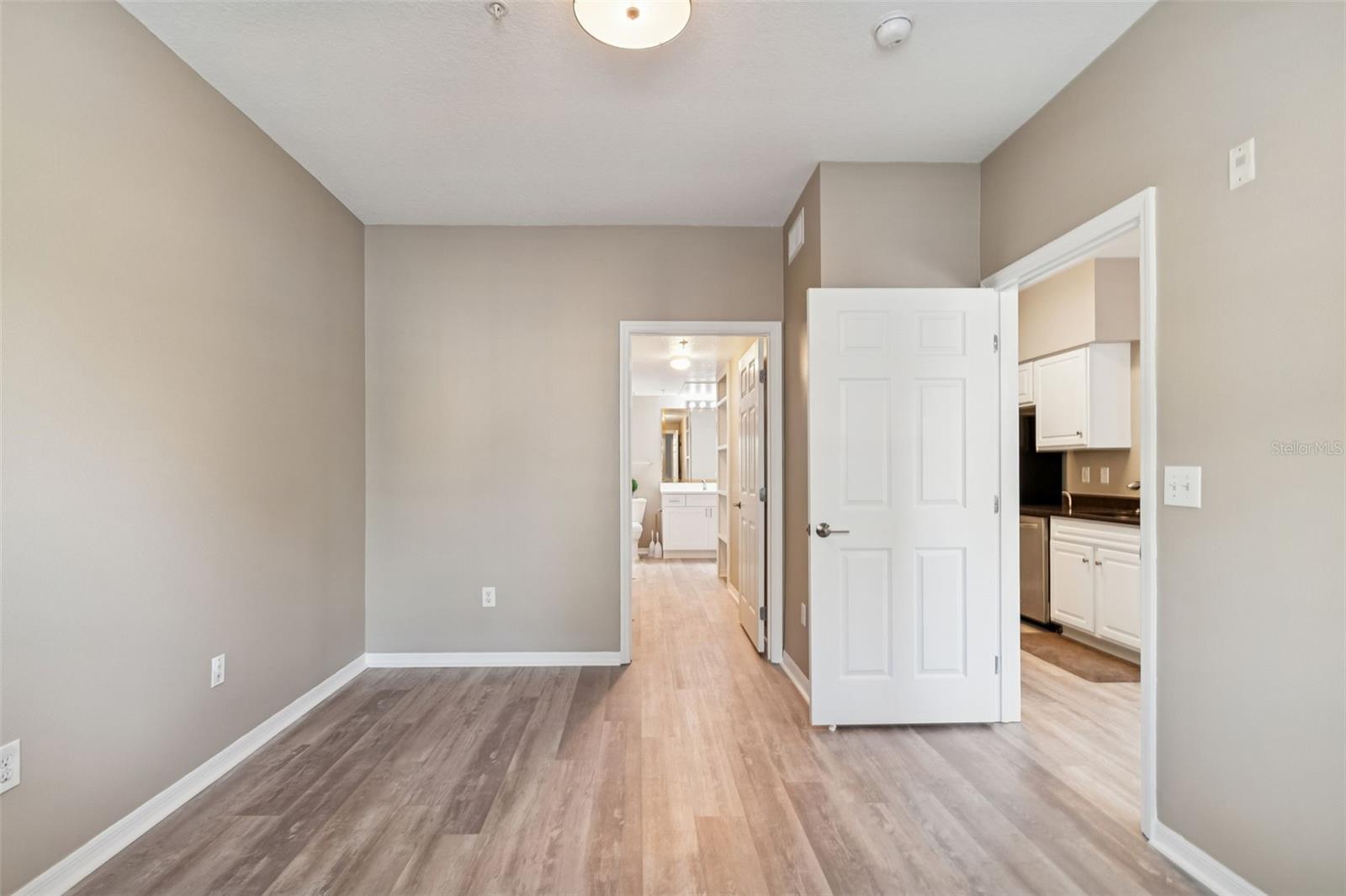 Image 23 of 83 For 1910 Palm Avenue 10205