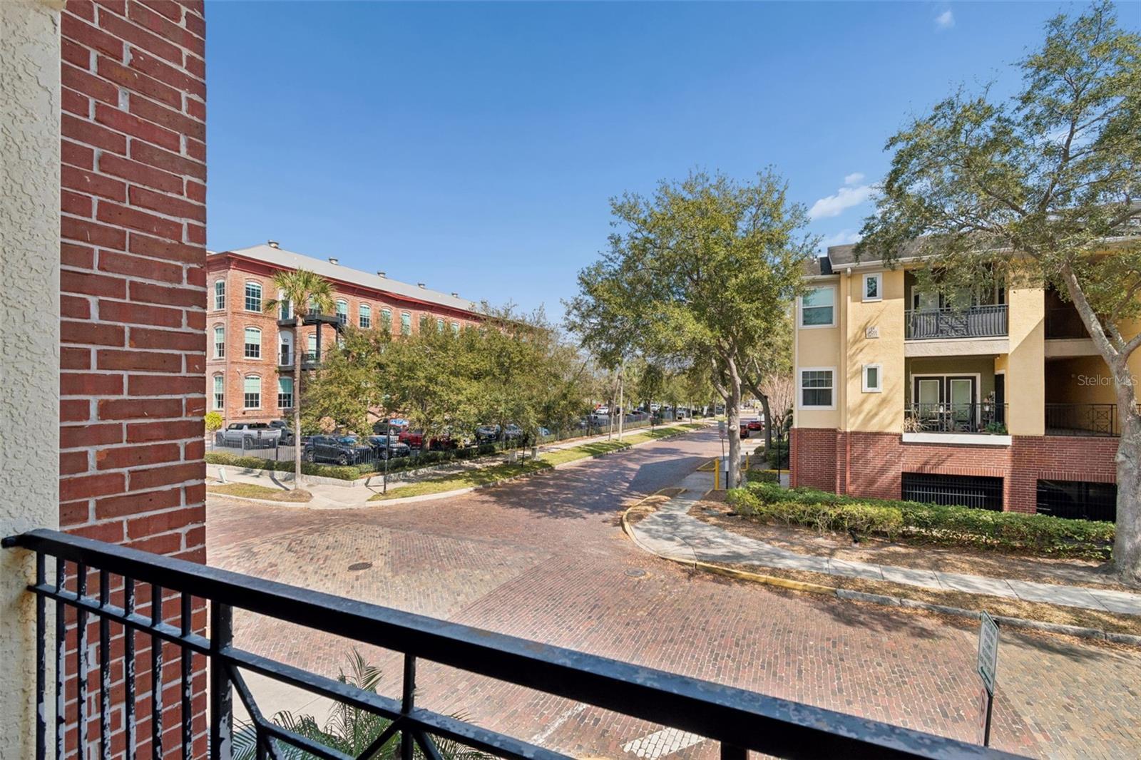 Image 33 of 83 For 1910 Palm Avenue 10205