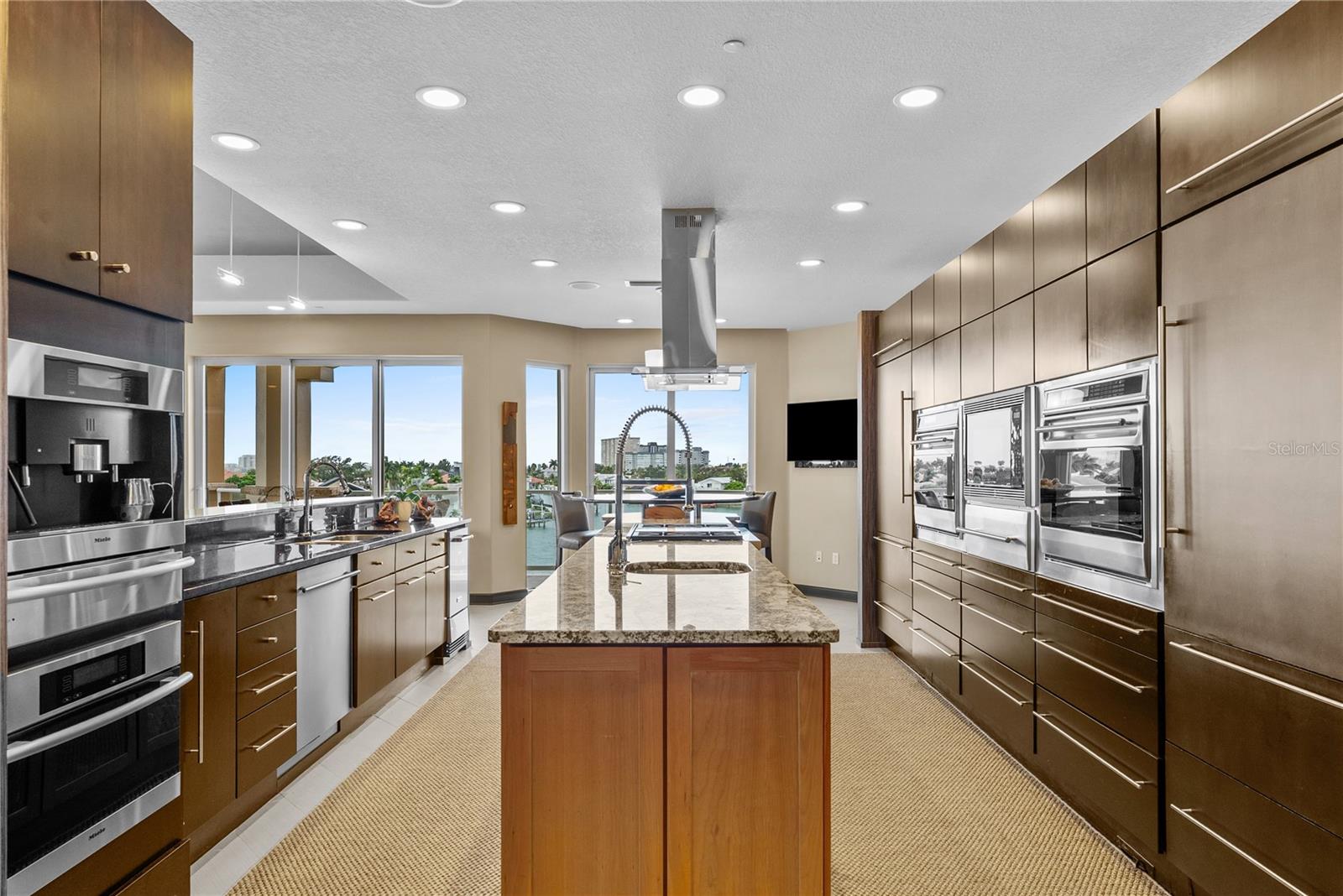 Image 14 of 74 For 40 Bayview Court S 3