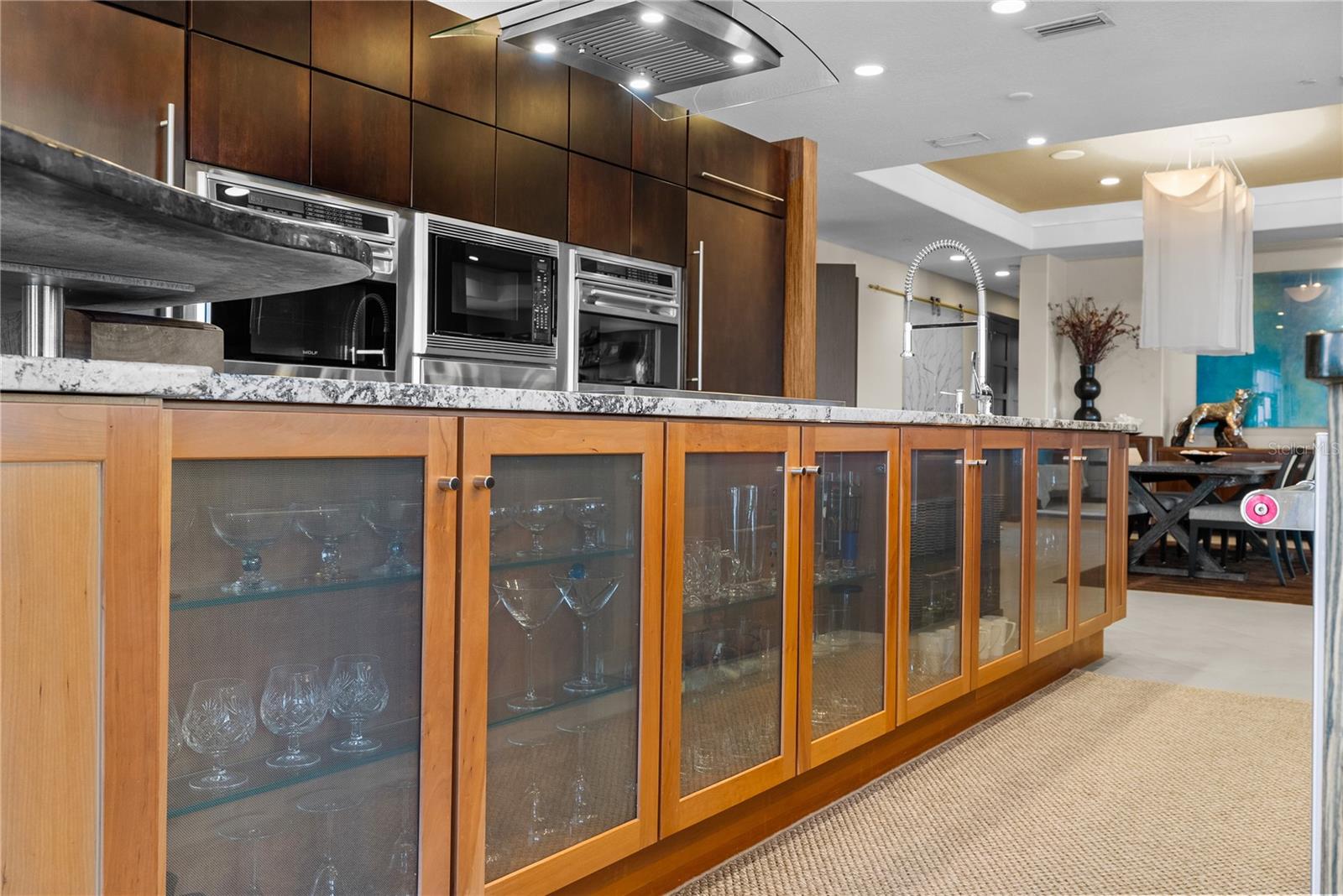 Image 17 of 74 For 40 Bayview Court S 3