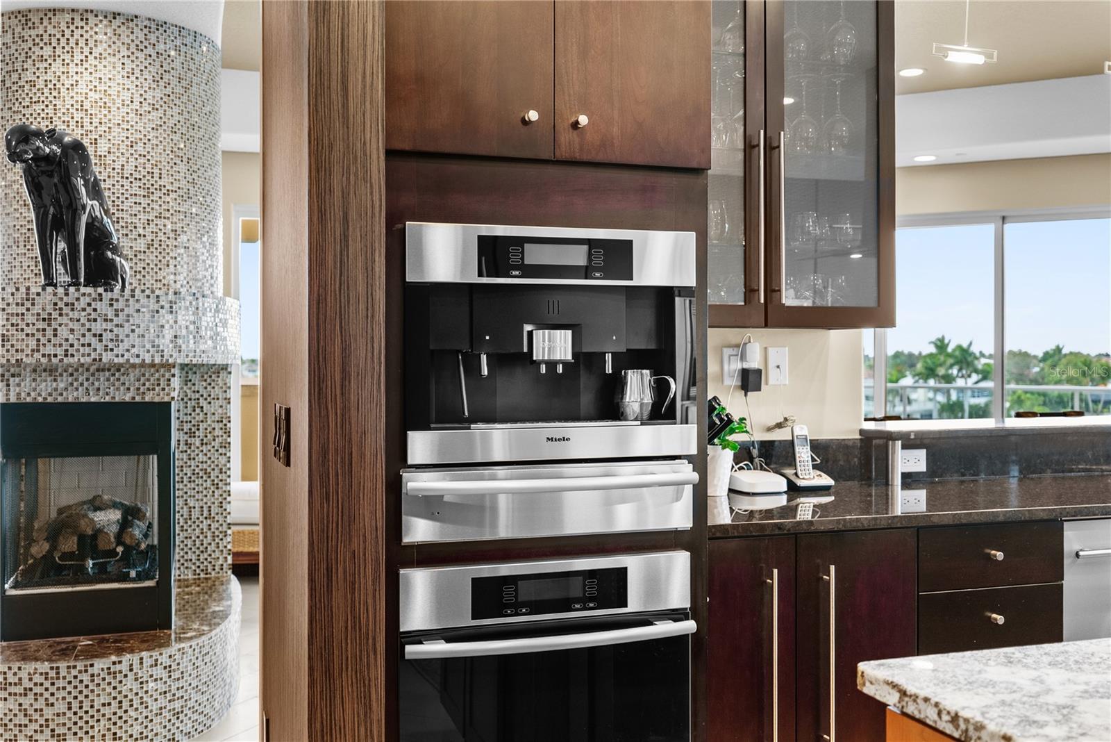 Image 18 of 74 For 40 Bayview Court S 3