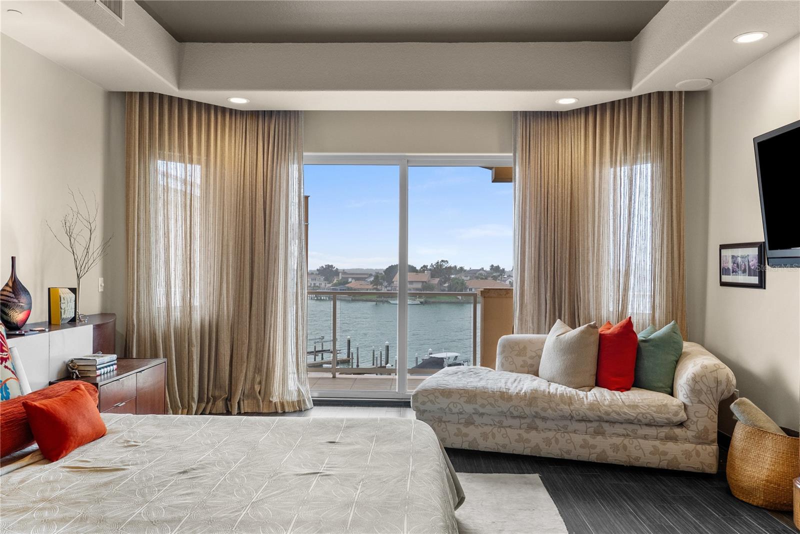 Image 23 of 74 For 40 Bayview Court S 3