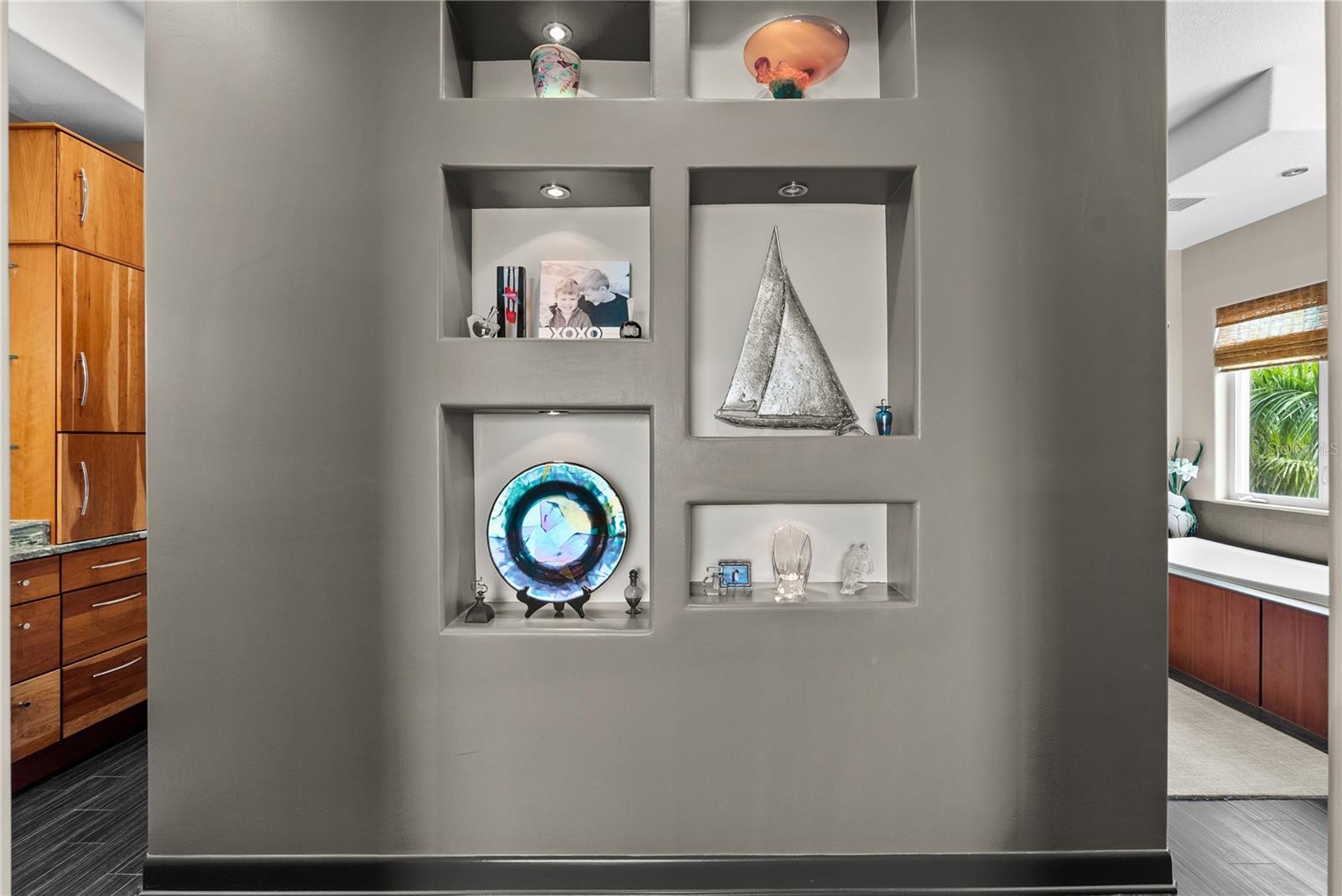 Image 28 of 74 For 40 Bayview Court S 3