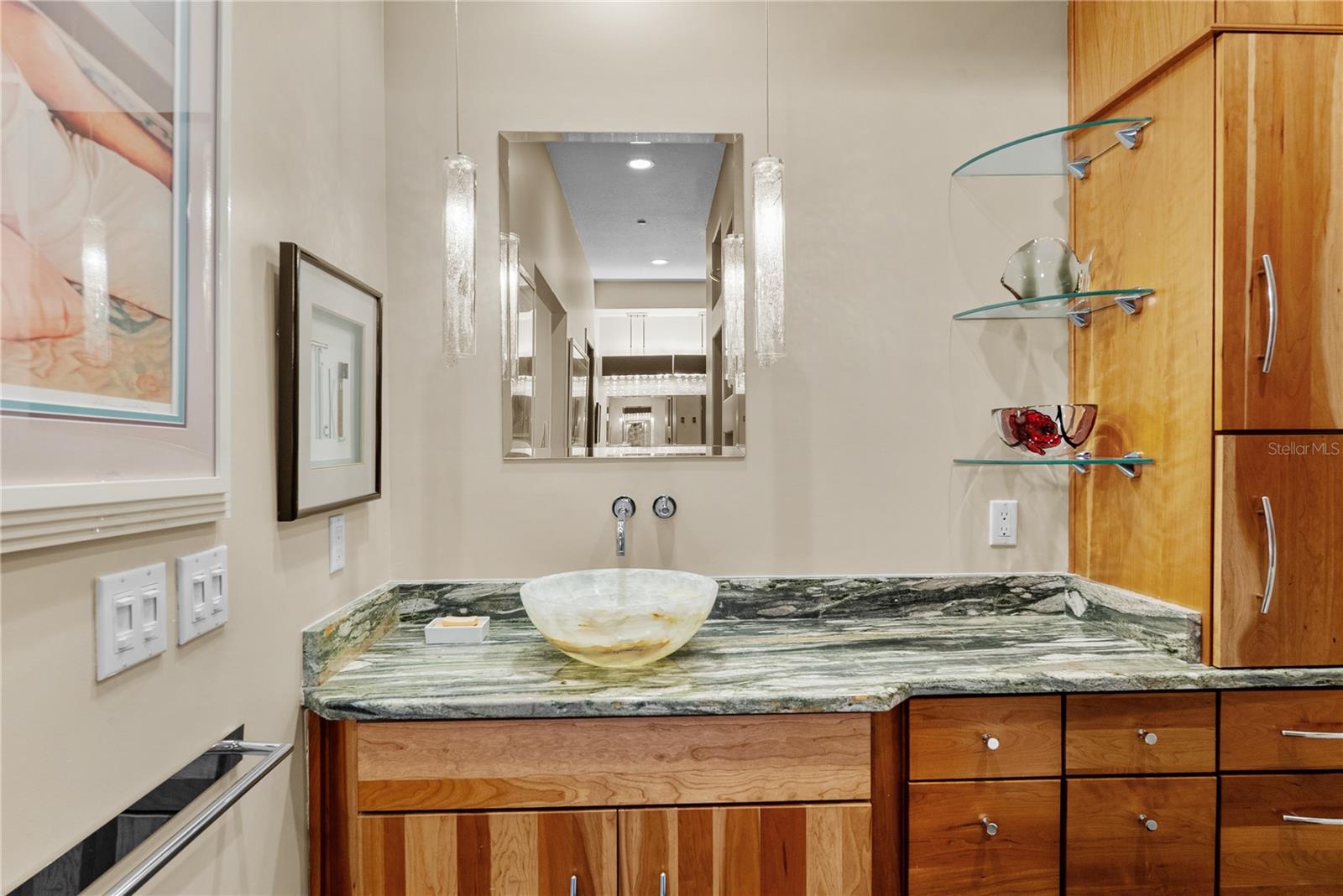 Image 30 of 74 For 40 Bayview Court S 3