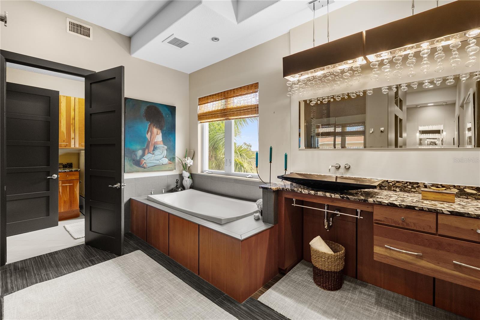 Image 32 of 74 For 40 Bayview Court S 3