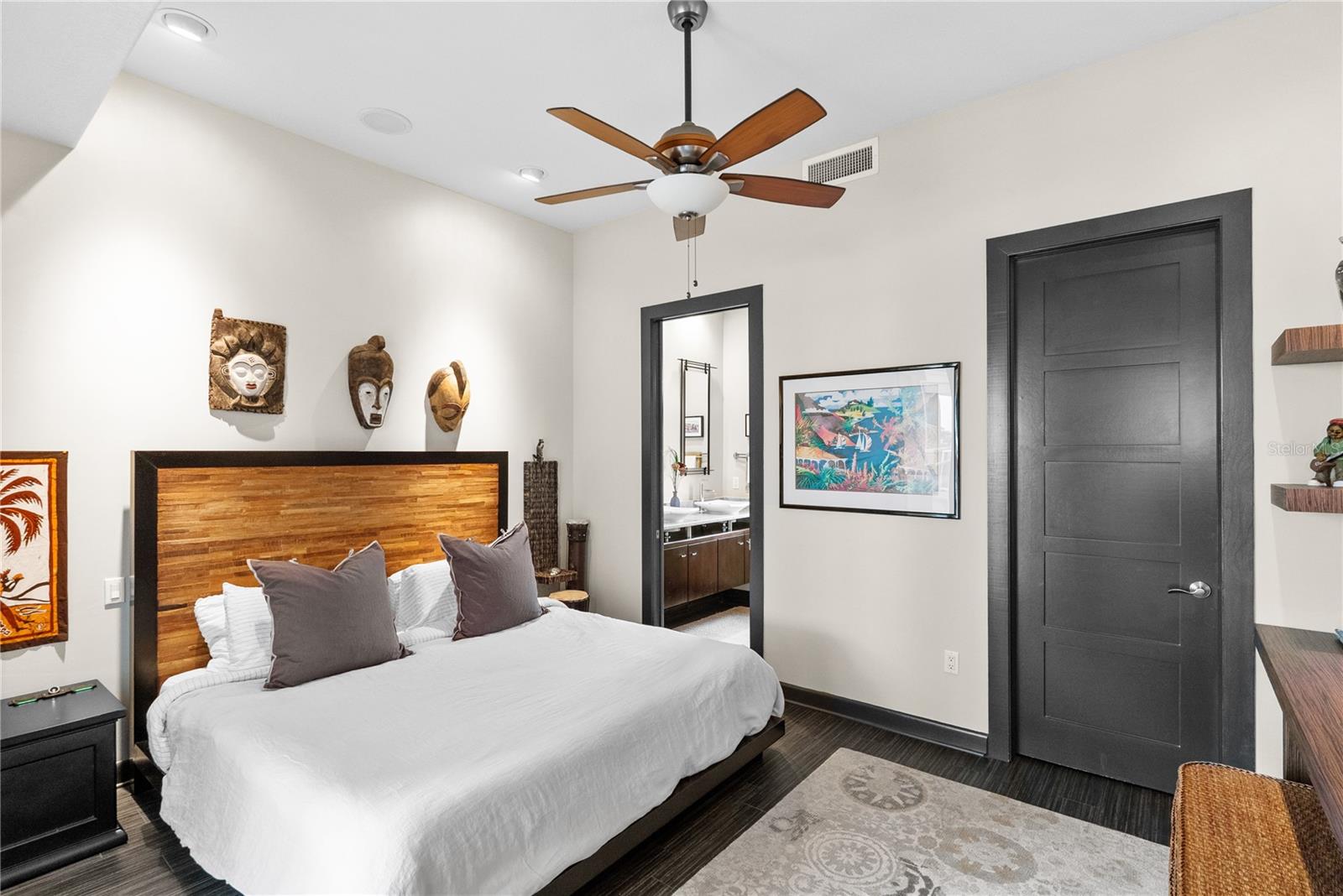 Image 34 of 74 For 40 Bayview Court S 3