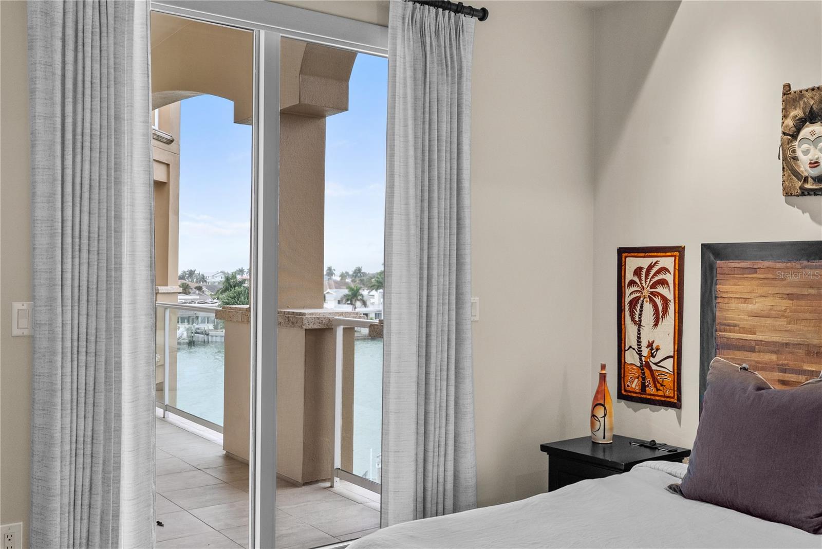 Image 35 of 74 For 40 Bayview Court S 3