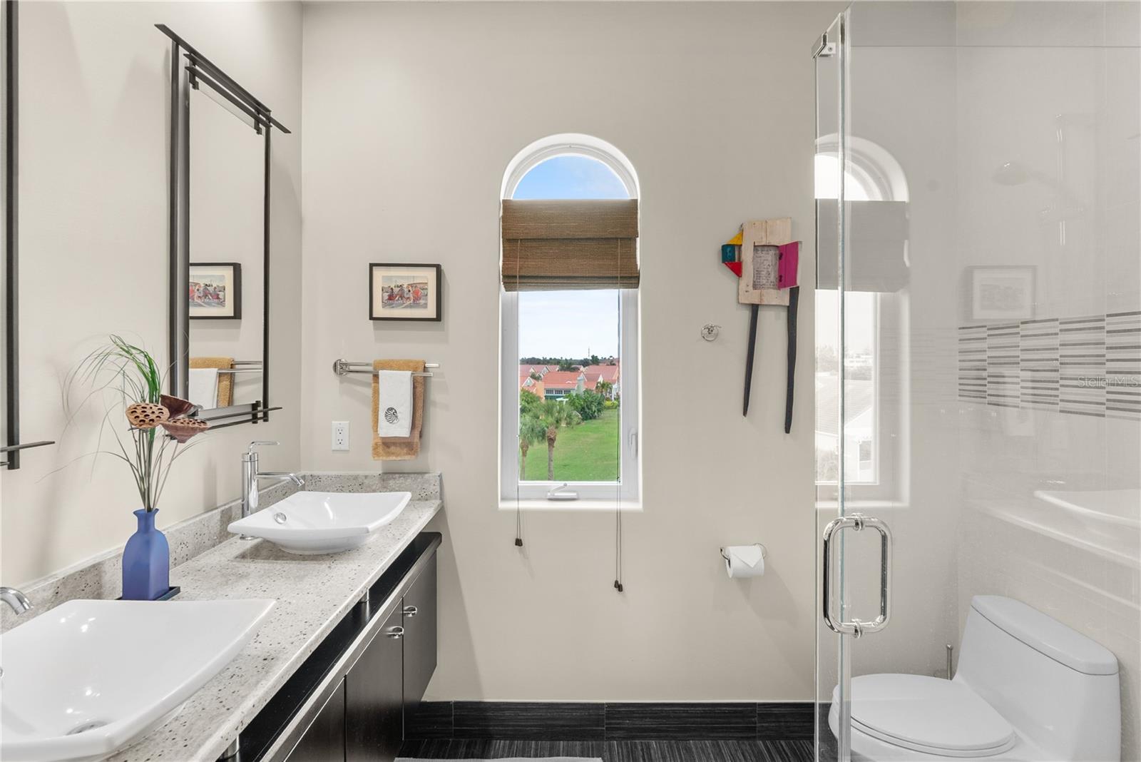 Image 37 of 74 For 40 Bayview Court S 3