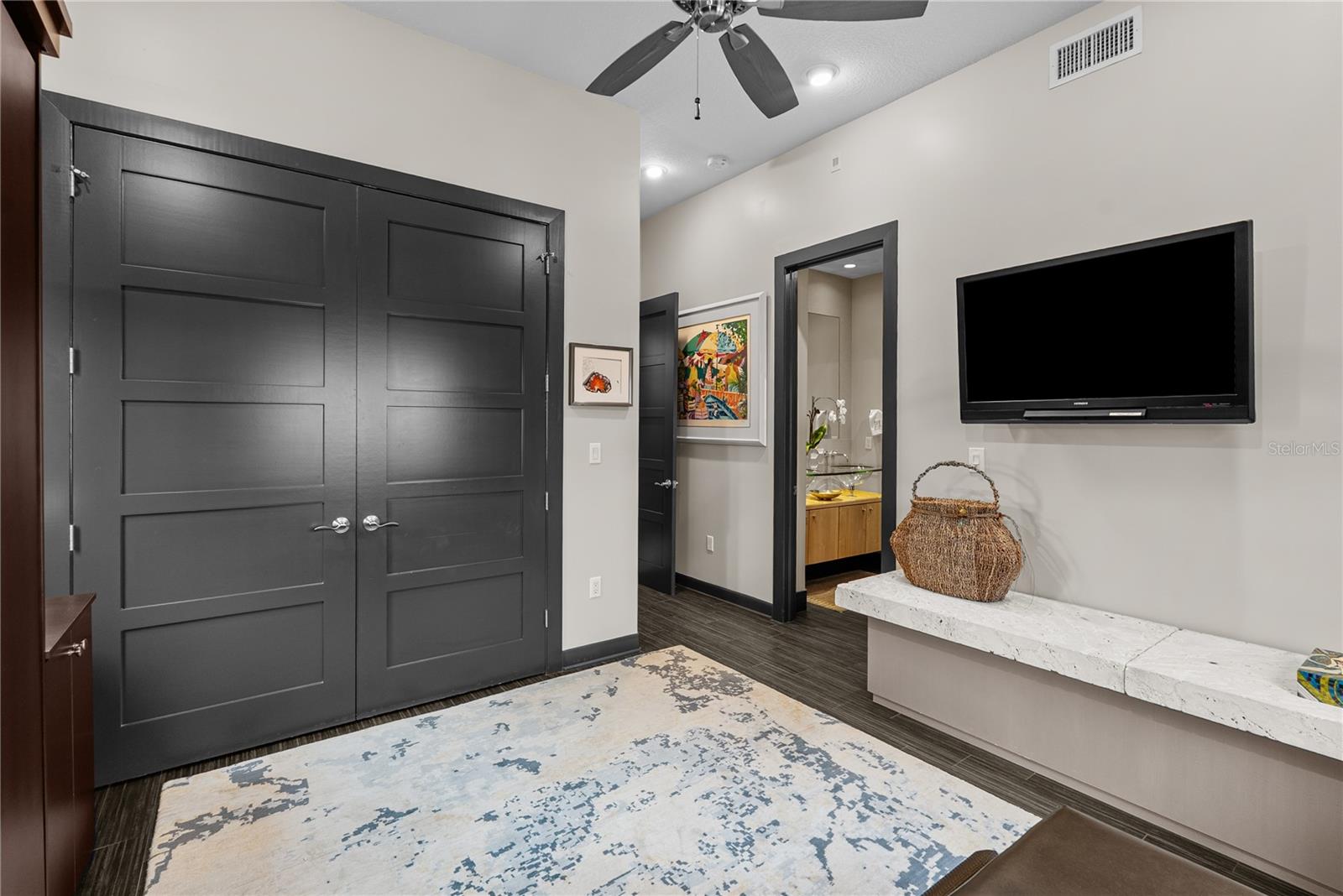 Image 39 of 74 For 40 Bayview Court S 3