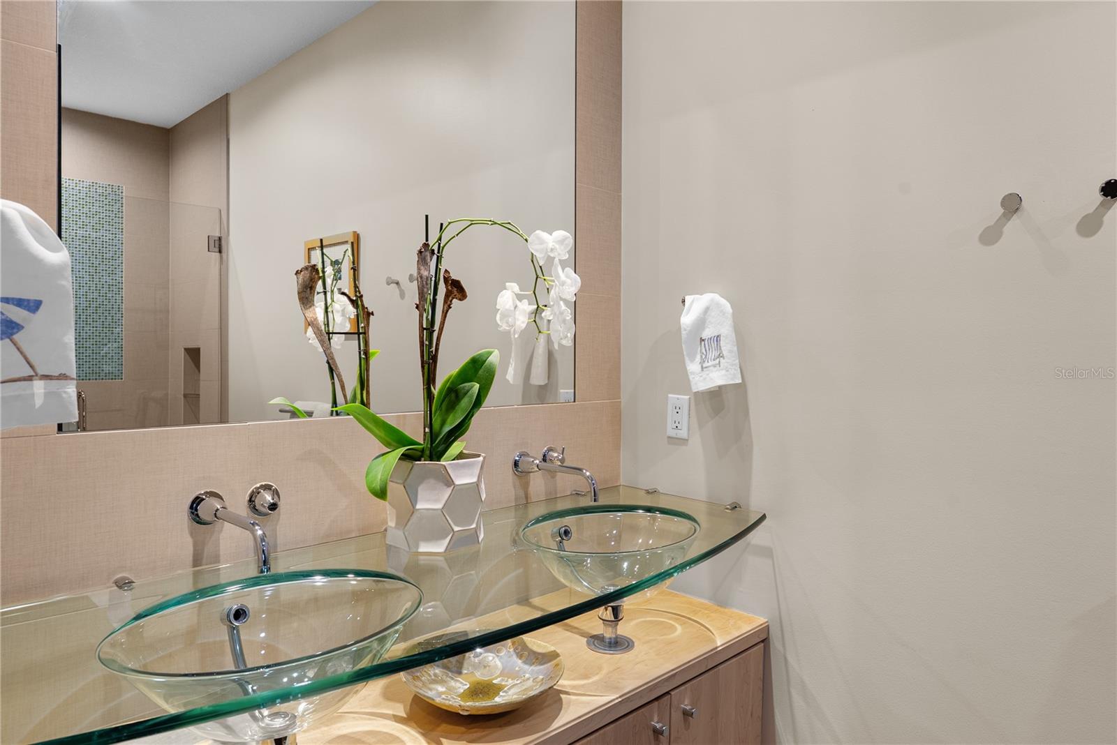 Image 40 of 74 For 40 Bayview Court S 3