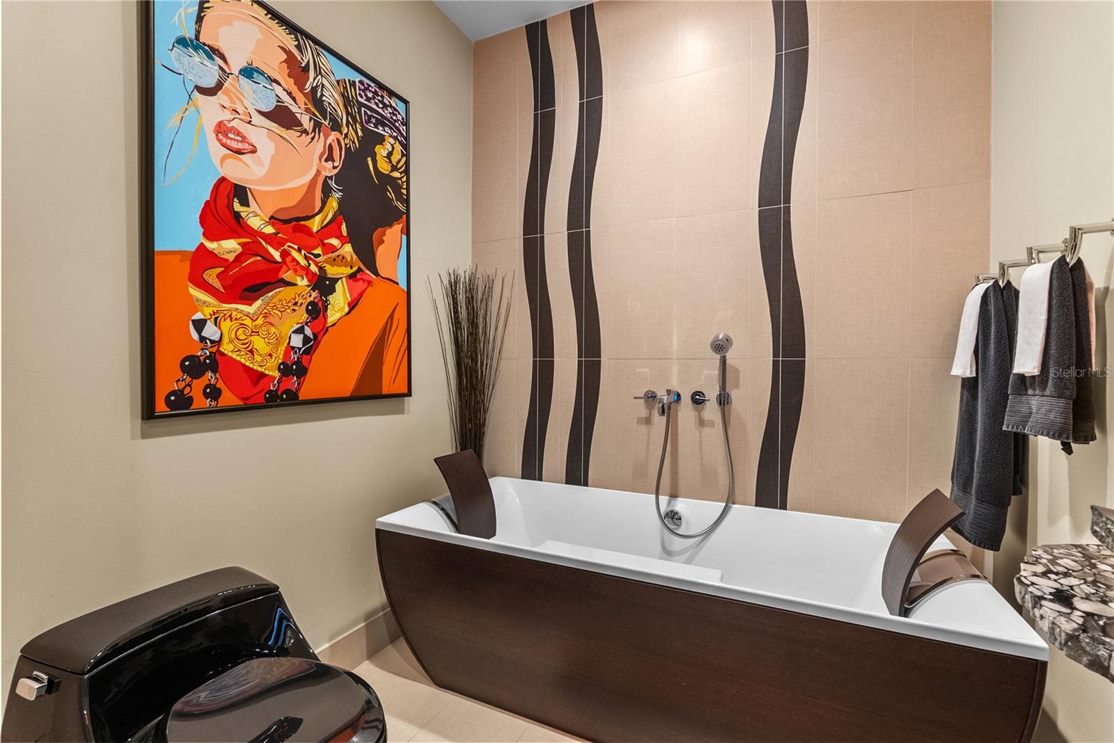 Image 43 of 74 For 40 Bayview Court S 3