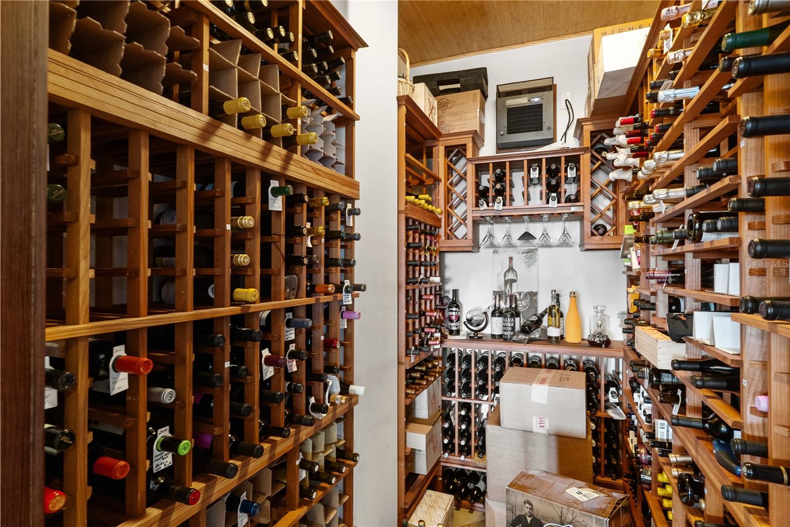 Image 46 of 74 For 40 Bayview Court S 3