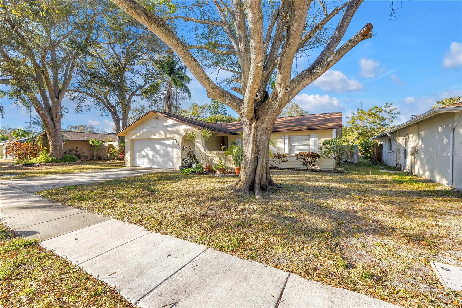 Image 16 of 23 For 6825 Circlecreek Drive