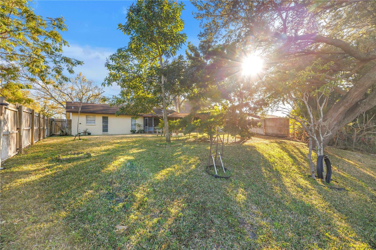 Image 19 of 23 For 6825 Circlecreek Drive