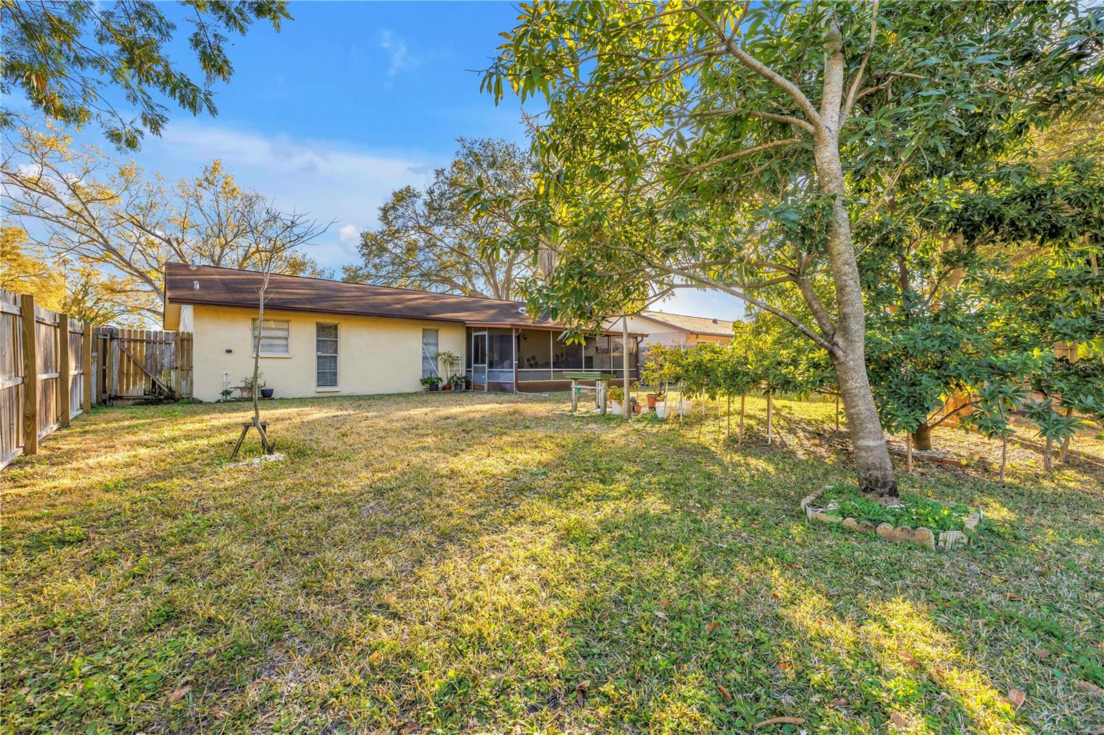 Image 20 of 23 For 6825 Circlecreek Drive