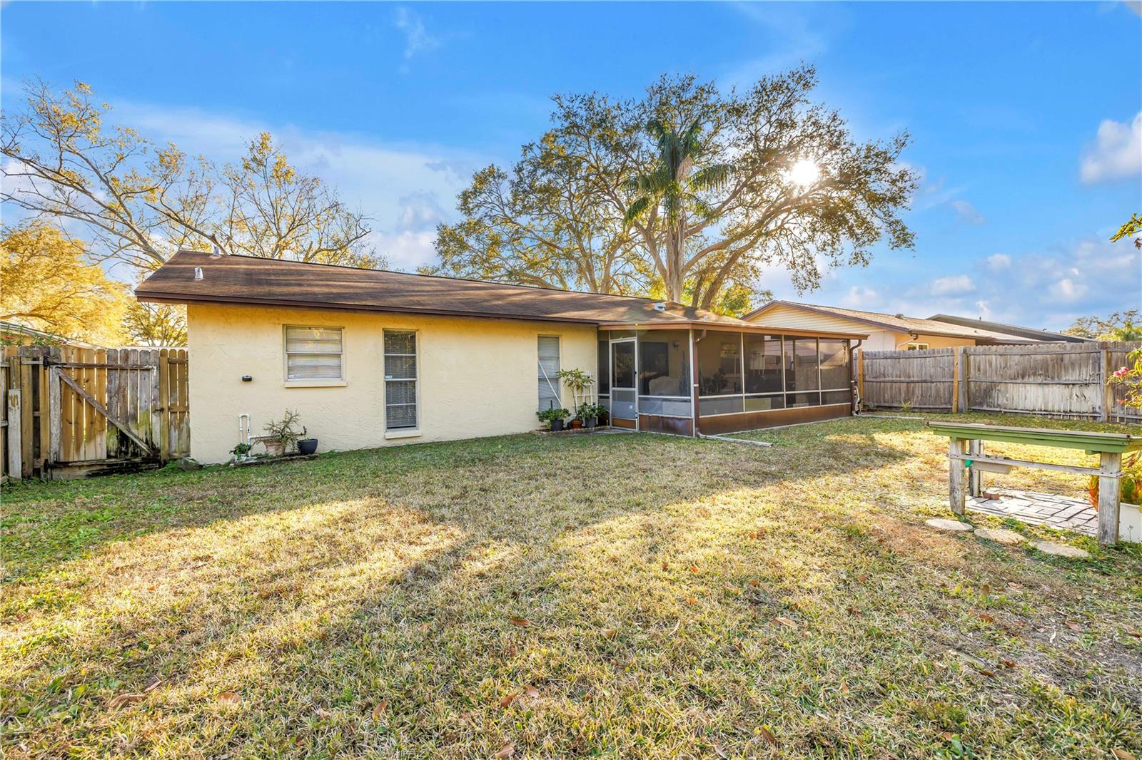 Image 21 of 23 For 6825 Circlecreek Drive