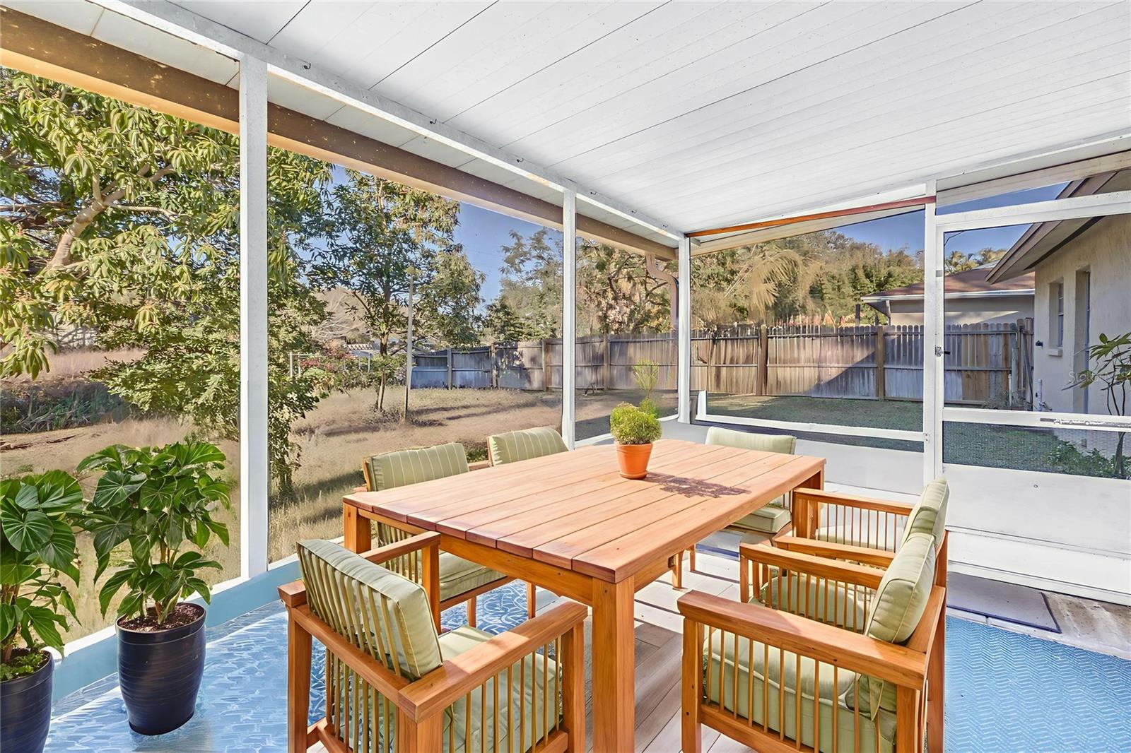 Image 3 of 23 For 6825 Circlecreek Drive