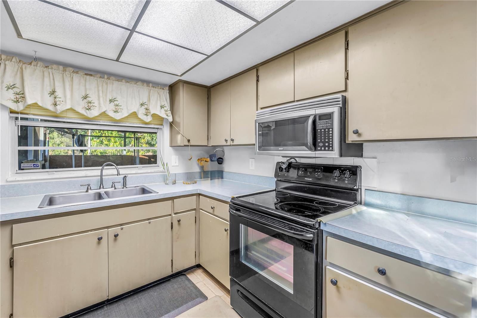 Image 4 of 23 For 6825 Circlecreek Drive