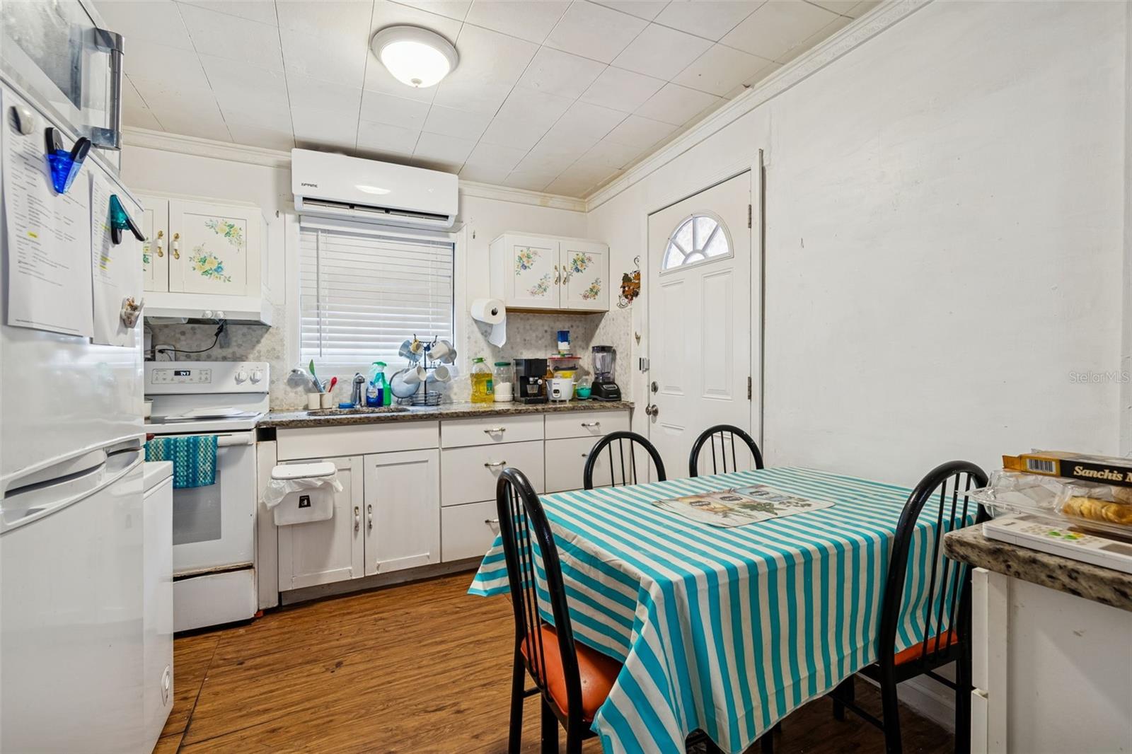 Listing photo id 5 for 3030 Frierson Avenue