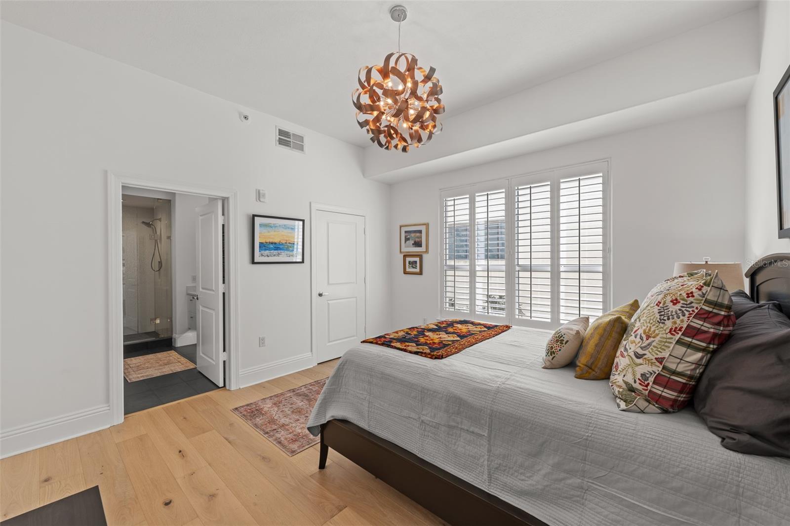 Listing photo id 8 for 509 Bay Street 303