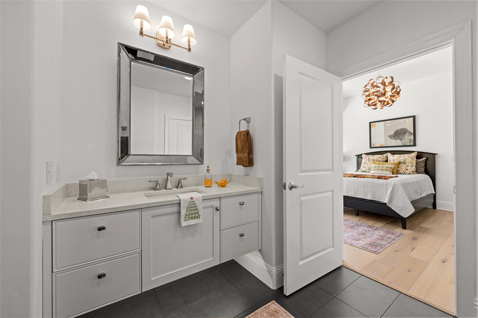 Listing photo id 10 for 509 Bay Street 303