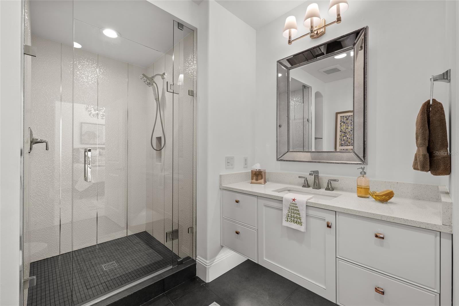 Listing photo id 12 for 509 Bay Street 303