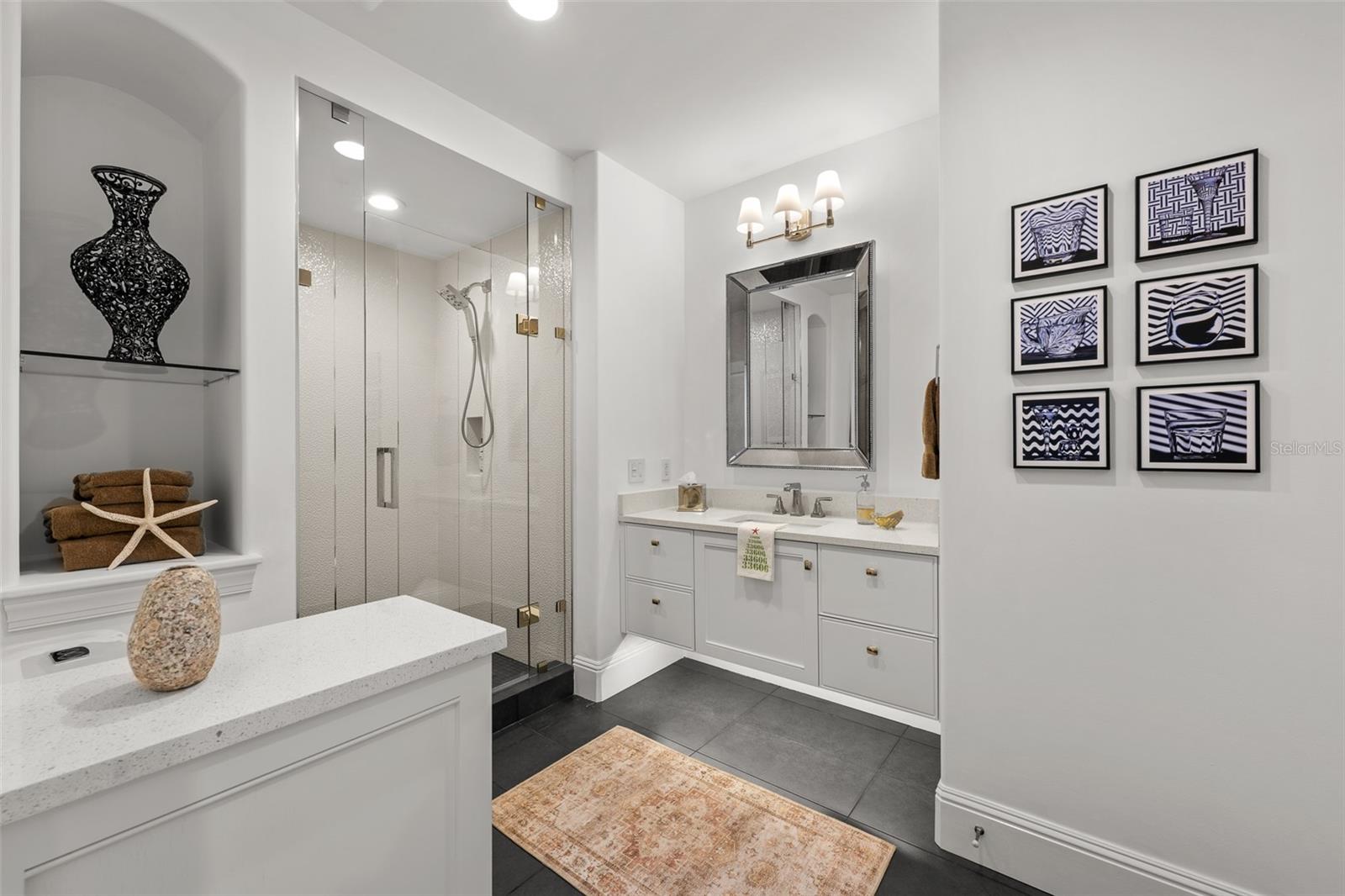 Listing photo id 14 for 509 Bay Street 303