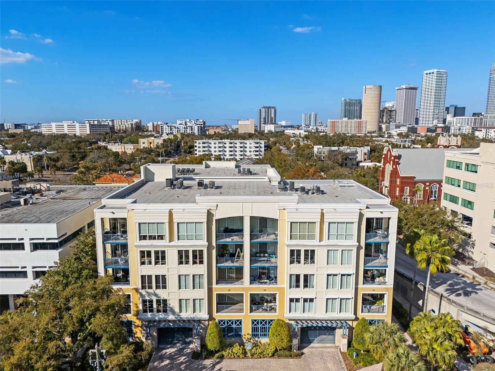 Listing photo id 0 for 509 Bay Street 303