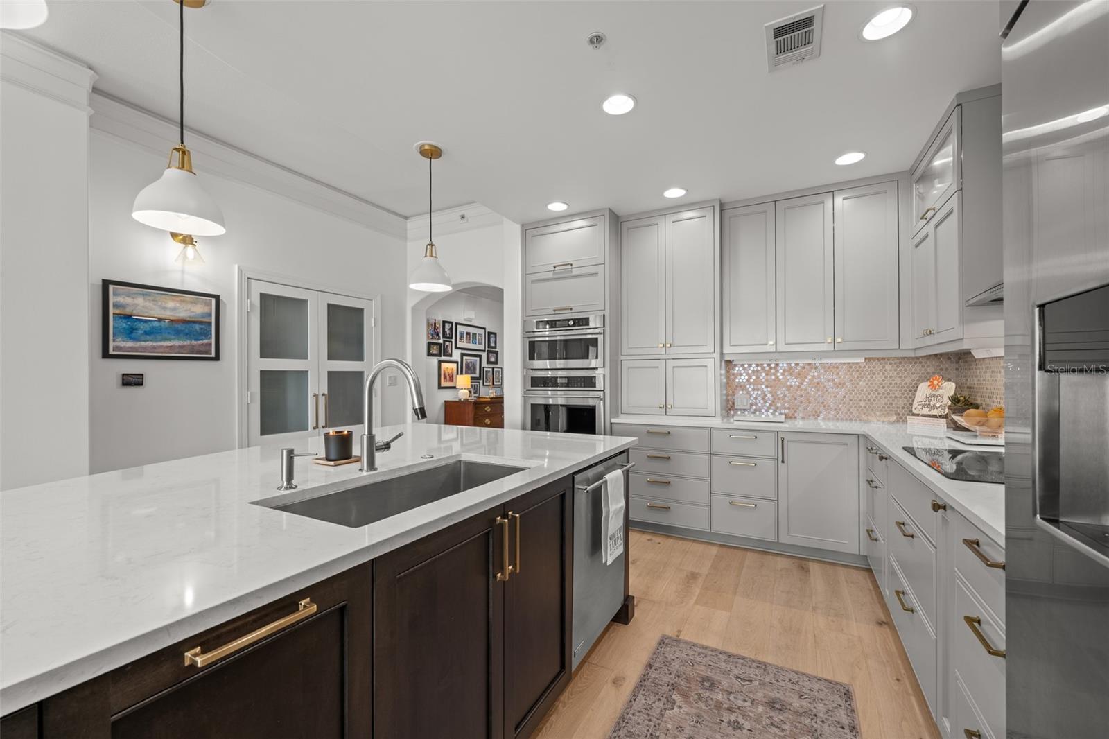 Listing photo id 19 for 509 Bay Street 303