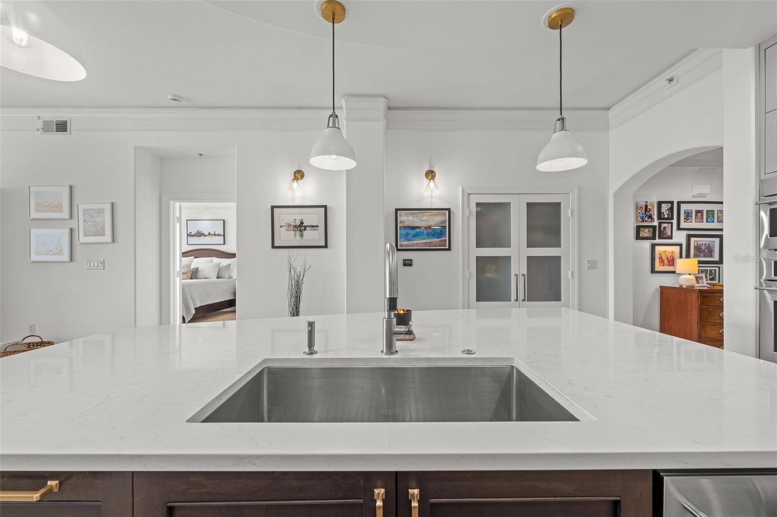 Listing photo id 20 for 509 Bay Street 303