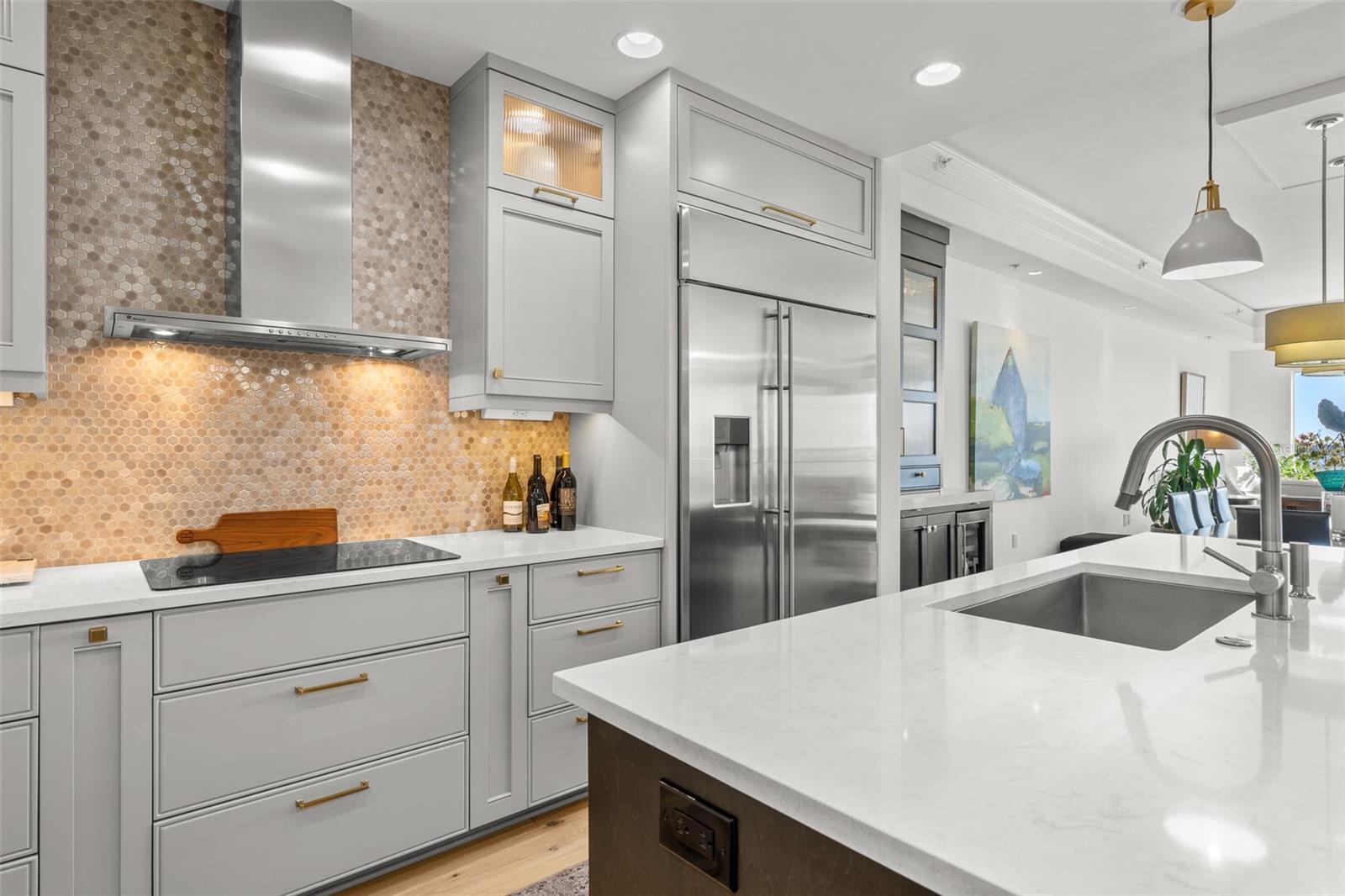 Listing photo id 22 for 509 Bay Street 303