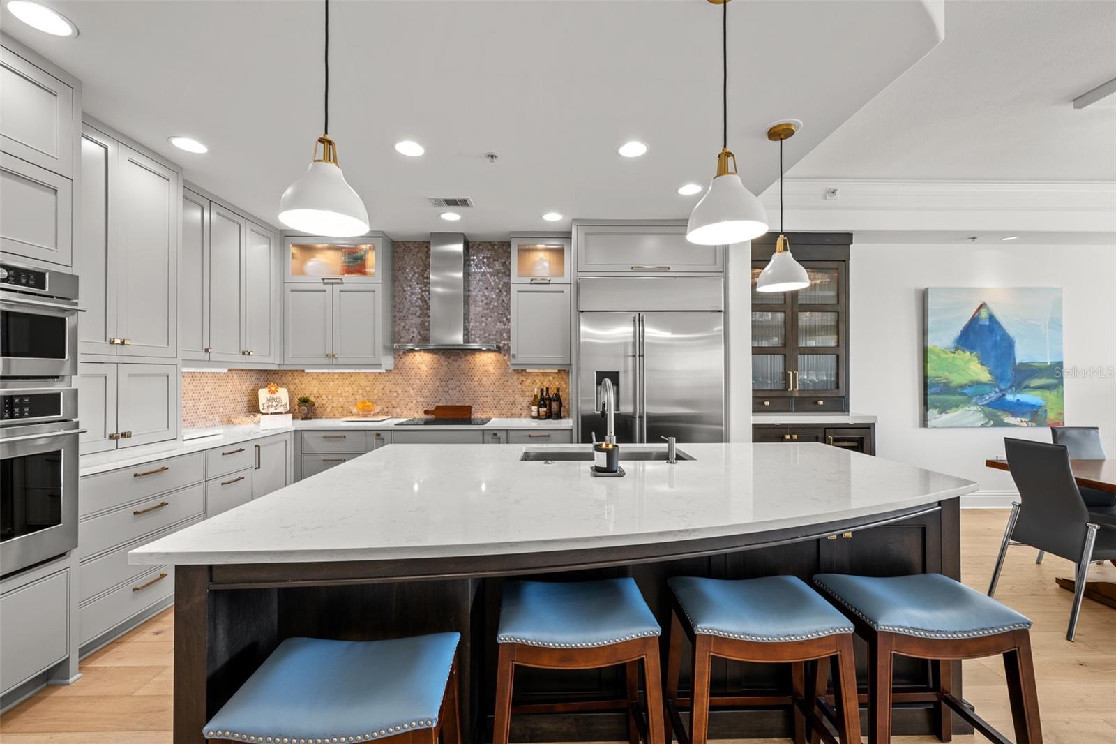 Listing photo id 24 for 509 Bay Street 303