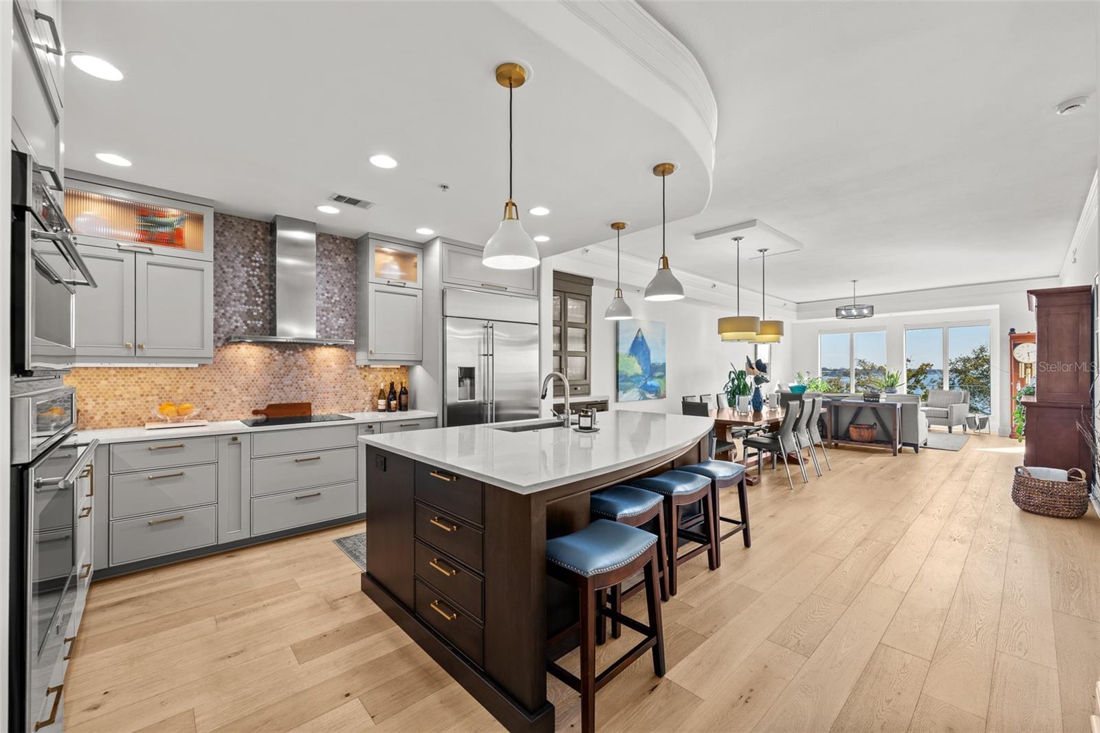 Listing photo id 25 for 509 Bay Street 303