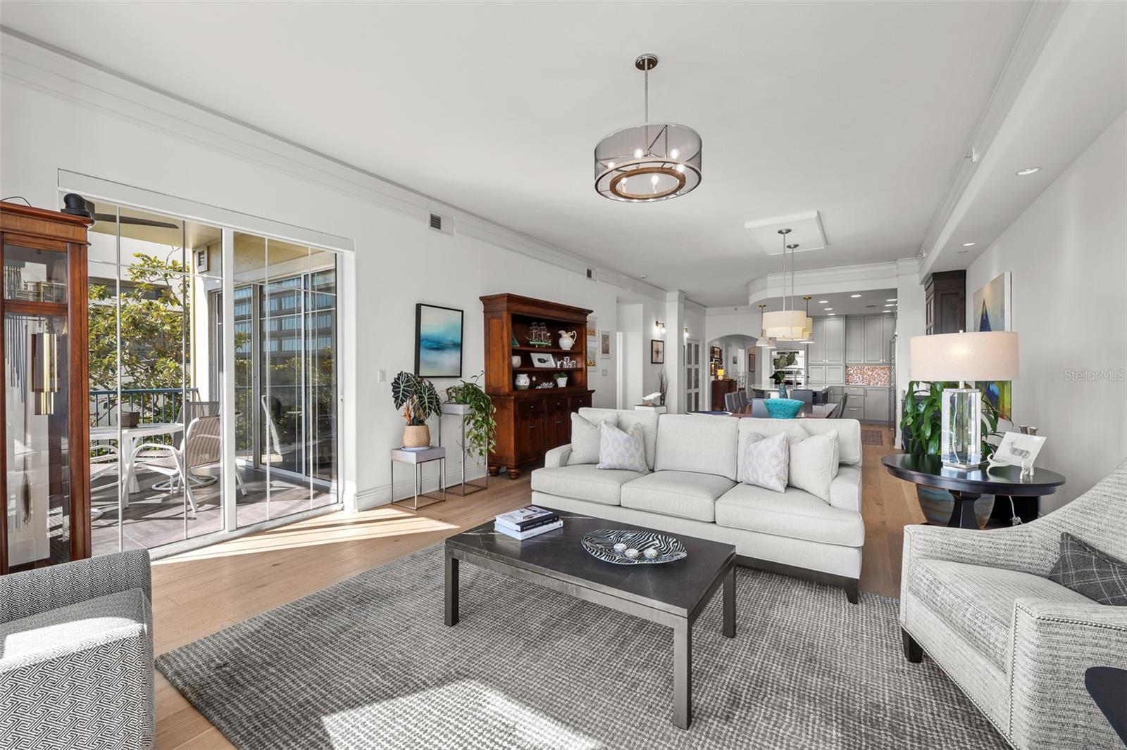 Listing photo id 27 for 509 Bay Street 303