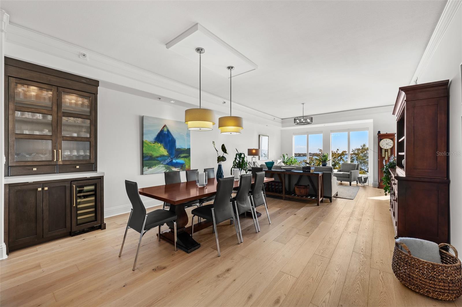 Listing photo id 33 for 509 Bay Street 303