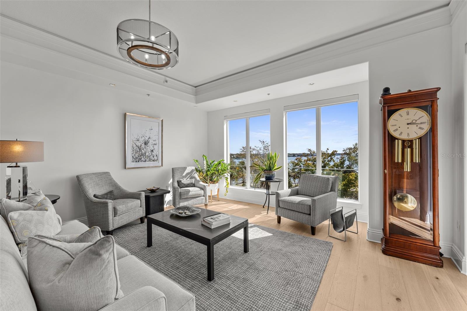 Listing photo id 35 for 509 Bay Street 303