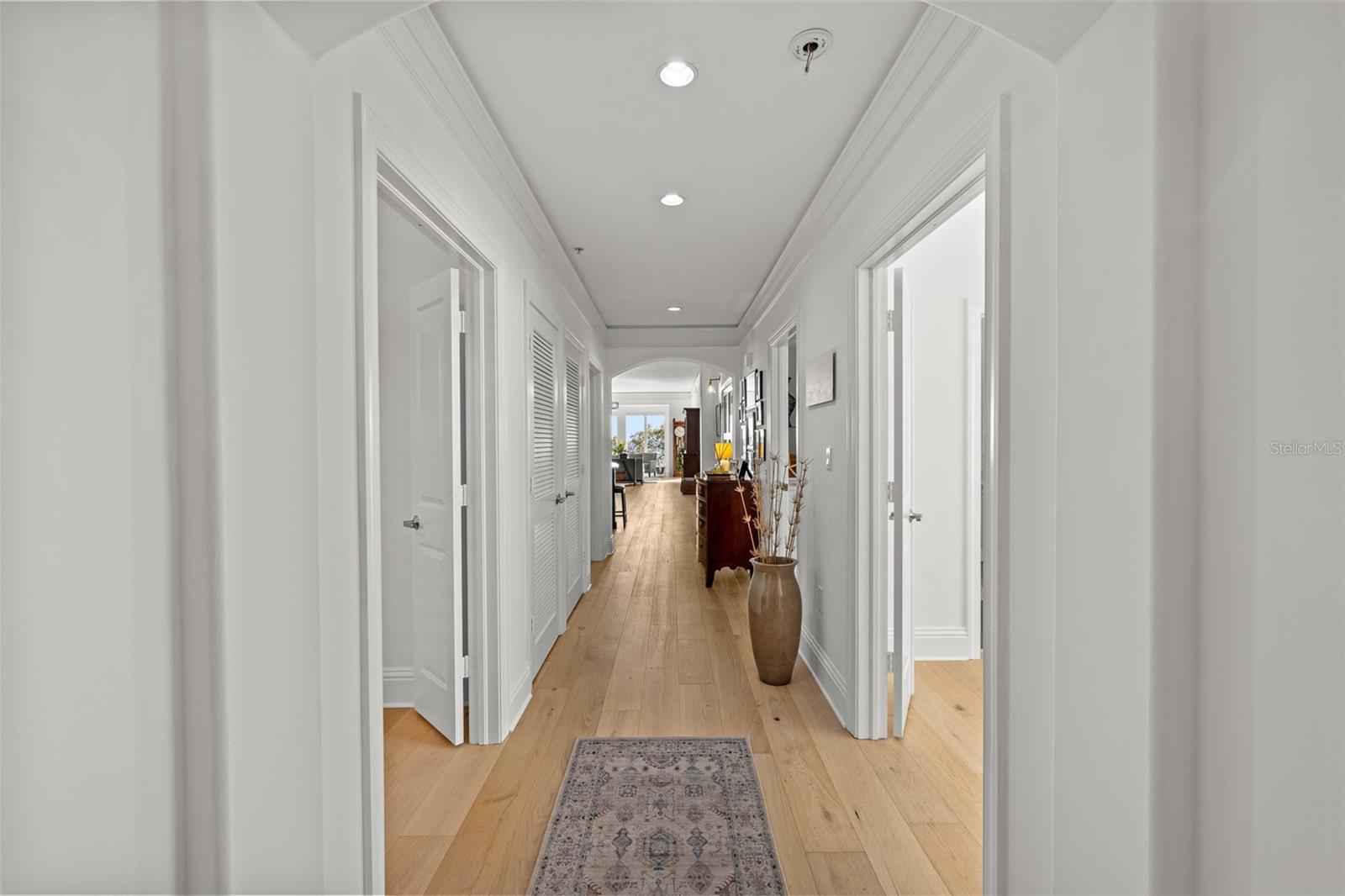 Listing photo id 2 for 509 Bay Street 303