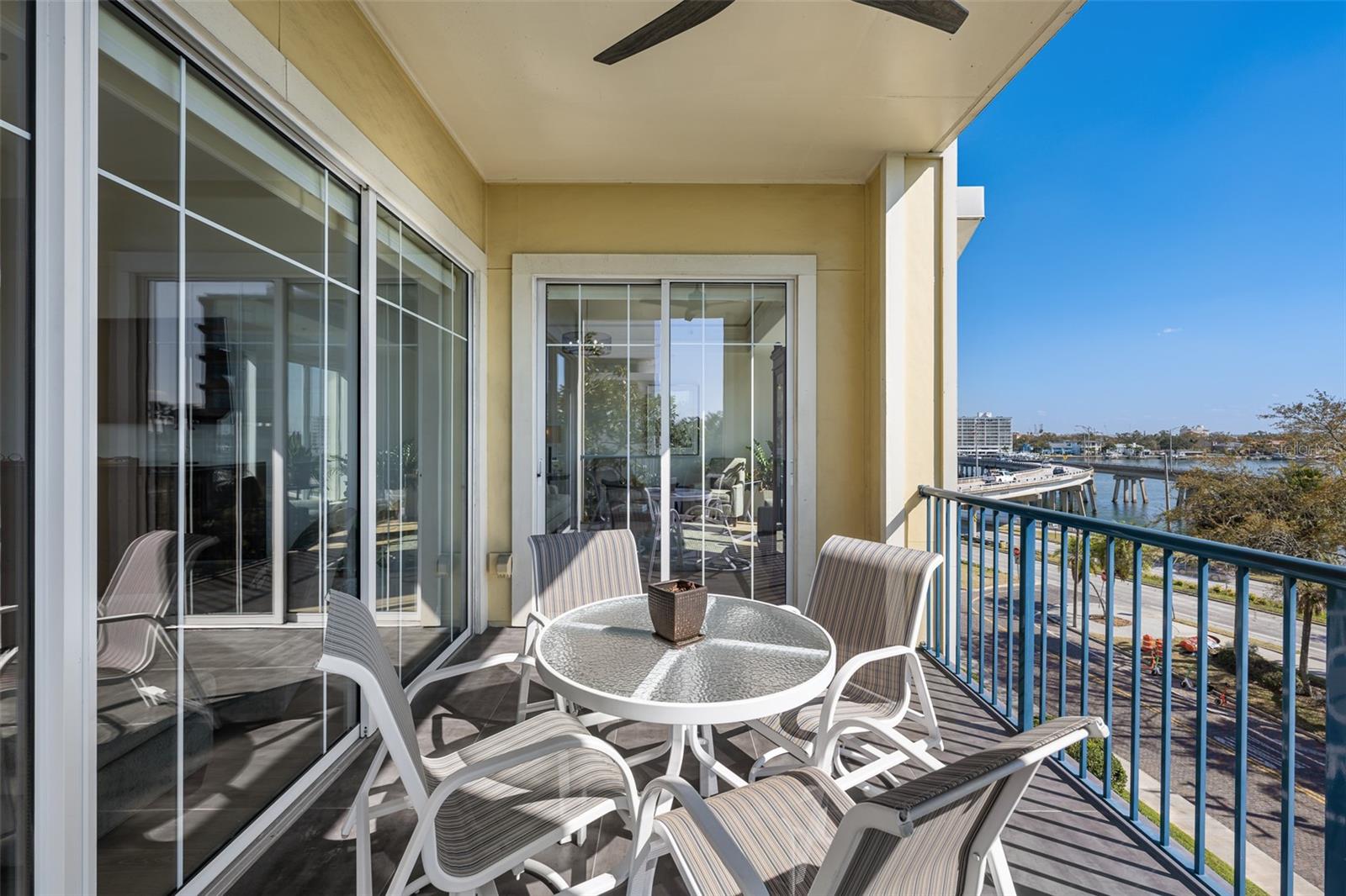 Listing photo id 40 for 509 Bay Street 303